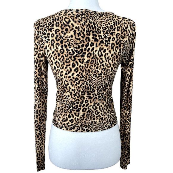 Women's Forever 21 Leopard Print Long Sleeve Shirt Medium - Picture 2 of 5
